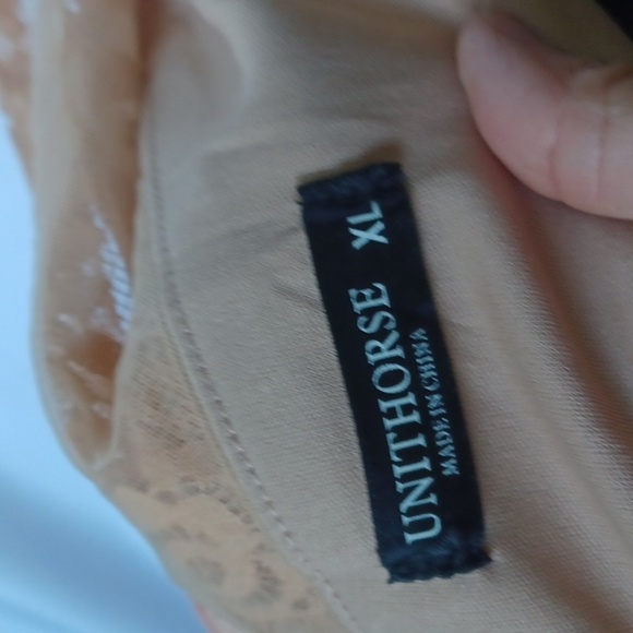 Unithorse Hi-low shimmering Lace texture puff sleeve - Picture 8 of 9